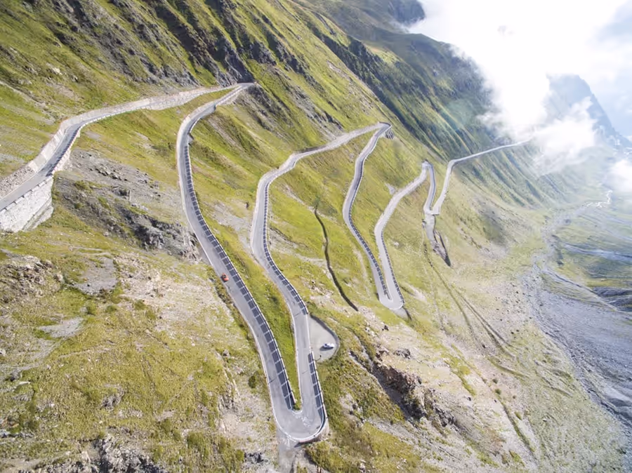 Symbolbild — Rennrad am Bergpass